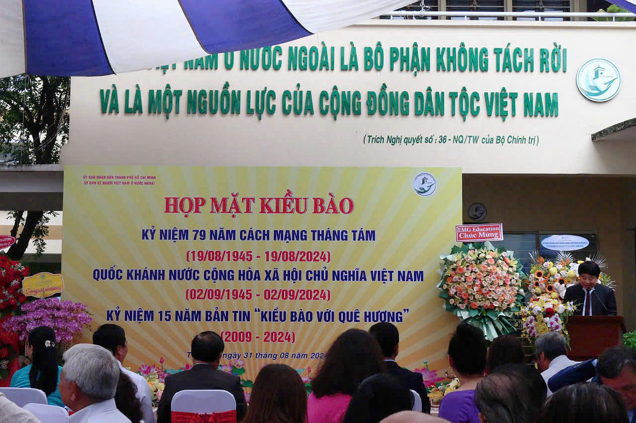 họp mặt kiều bào